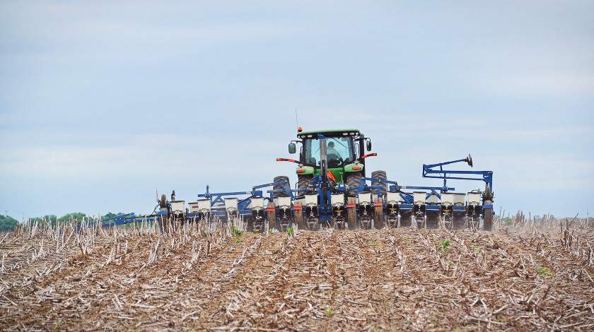 No till seeding field tractor United Soybean Board Flickr